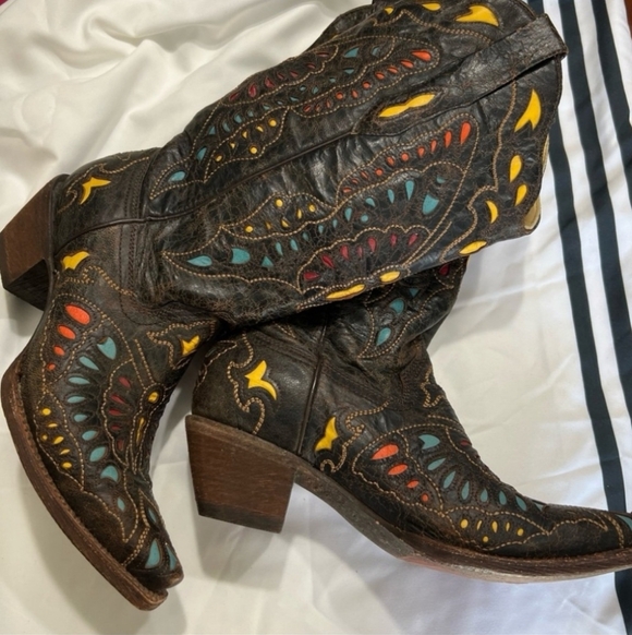 Corral Shoes - Embroidered Cowboy Boots